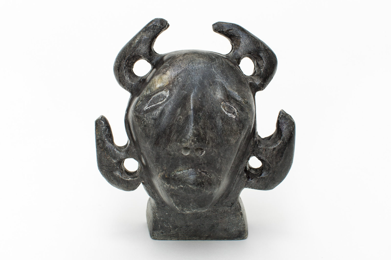 Thomassie Kudluk - untitled (head with bears)