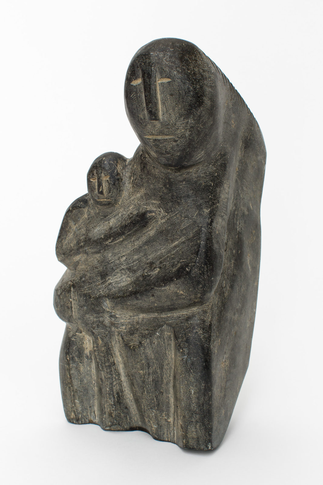 Elizabeth Nutaraluk Aulatjut - untitled (mother and child)